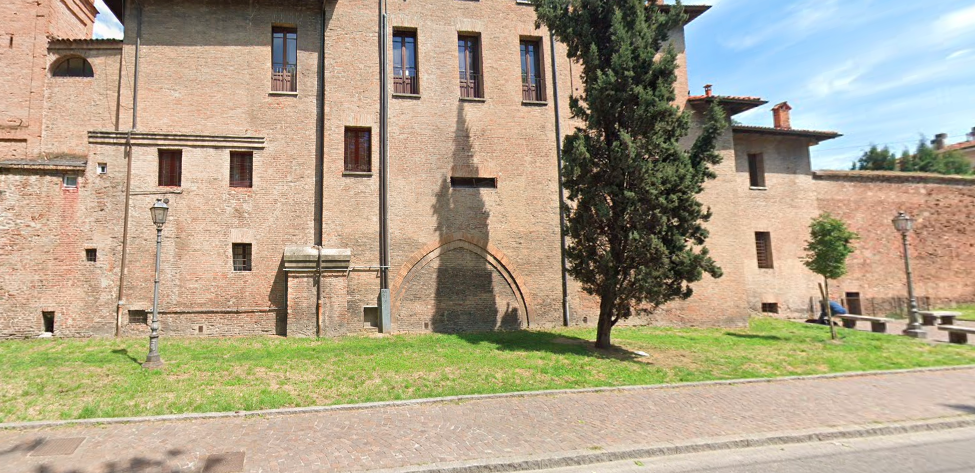 Particolare della porta chiusa di Bologna lungo il viale della città