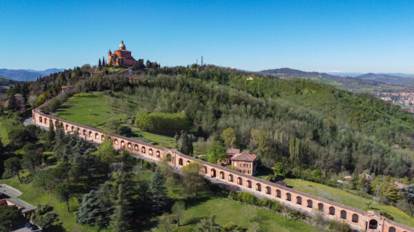 Panorama del Portico di San Luca e del colle della Guardia di Bologna