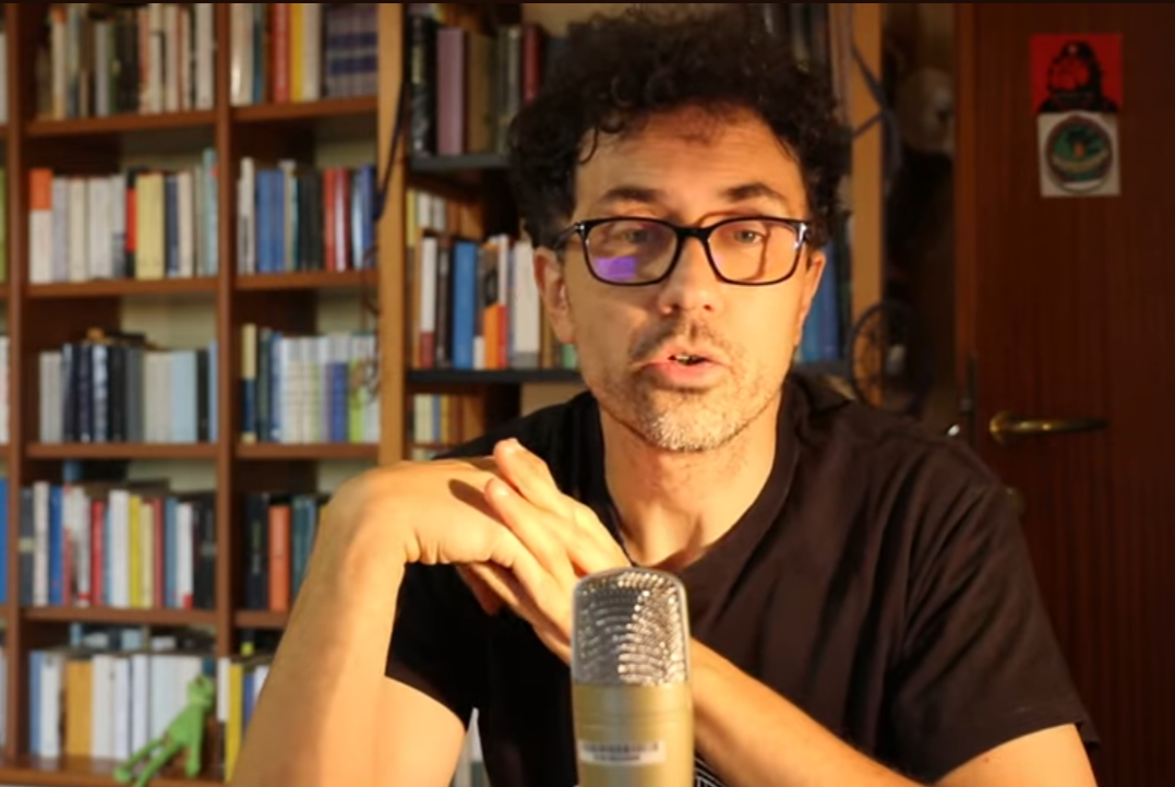 Pierluigi Cuccitto durante una sua live divulgativa su Tolkien