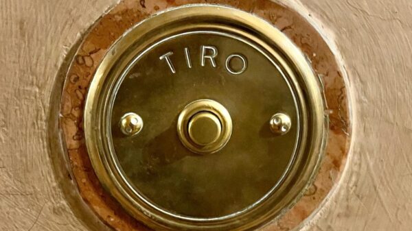 Pulsante del "Tiro" in un palazzo di Bologna