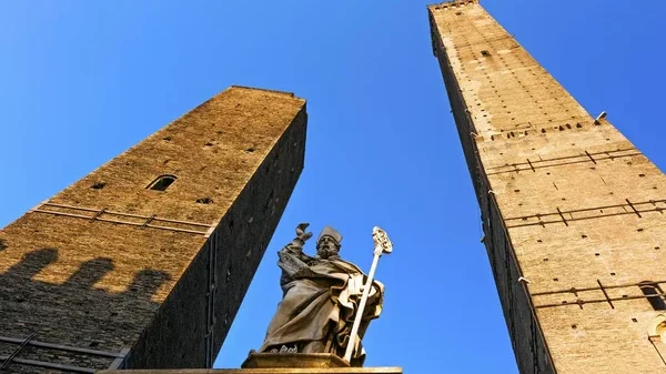 Due Torri Bologna (fonte immagine: Depositphotos)