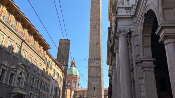 Notizie Bologna: Torre Garisenda (©Radiabo)