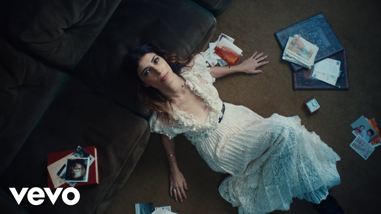 Music video di "La cura per me" (©La cura per me)