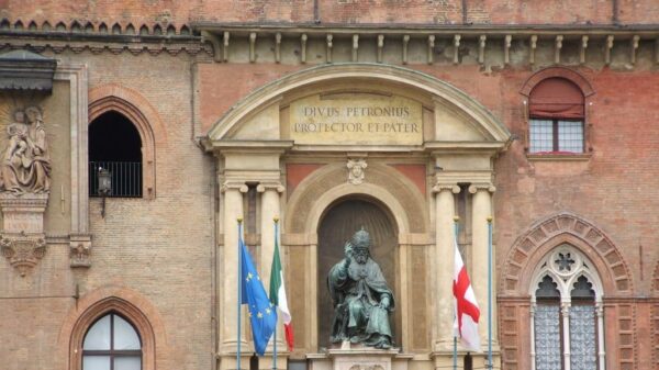 Statua di Papa Gregorio XIII a Palazzo d'Accursio, Bologna
