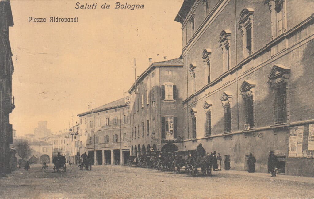 Cartolina di Piazza Aldrovandi negli anni 20