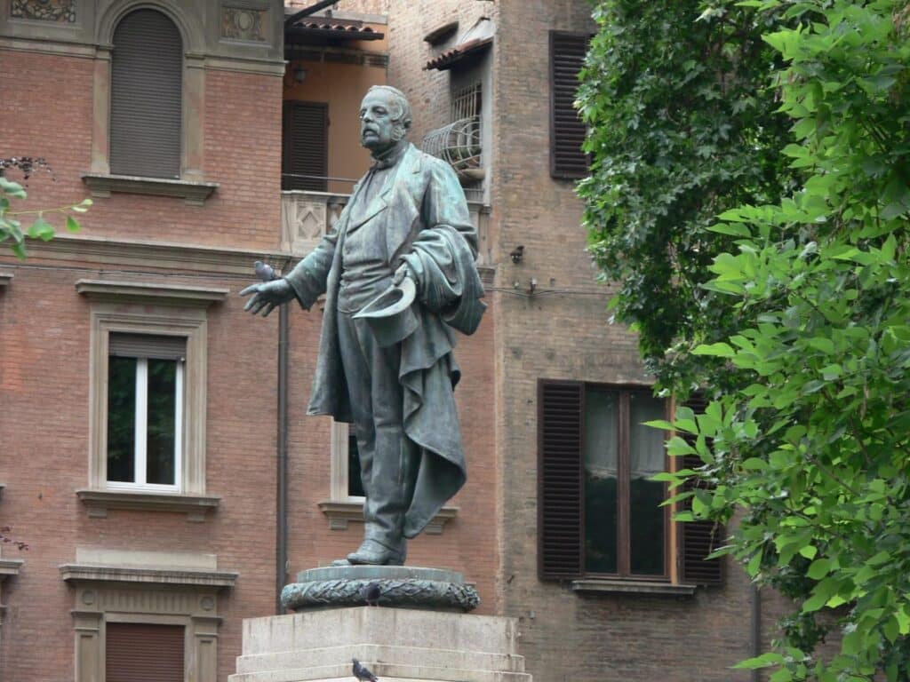 Monumento a Marco Minghetti a Bologna