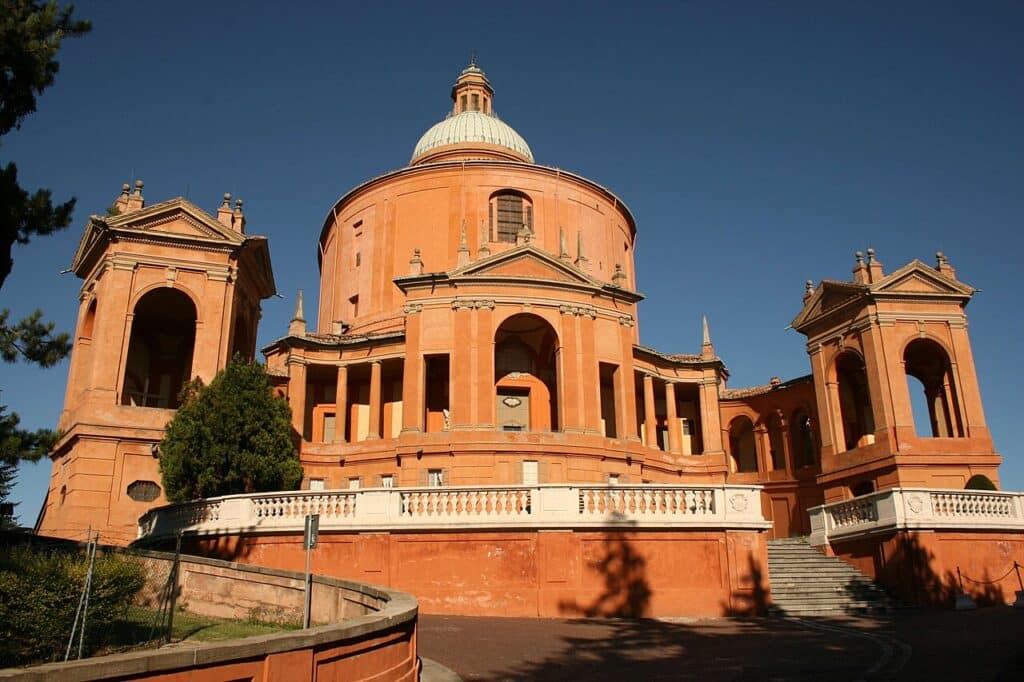 Pronao e facciata del Santuario di San Luca (Wikipedia)