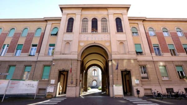 L'ingresso monumentale del Sant'Orsola di Bologna in via Massarenti