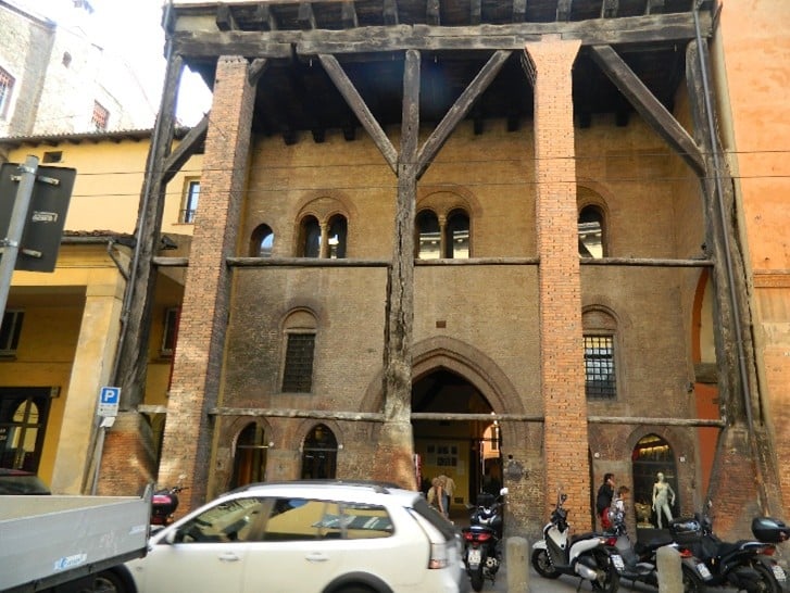 Casa Isolani a Bologna