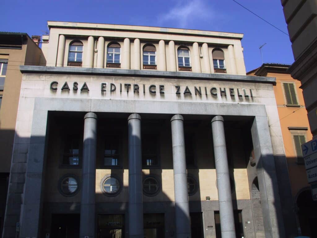 Portico della casa editrice Zanichelli a Bologna