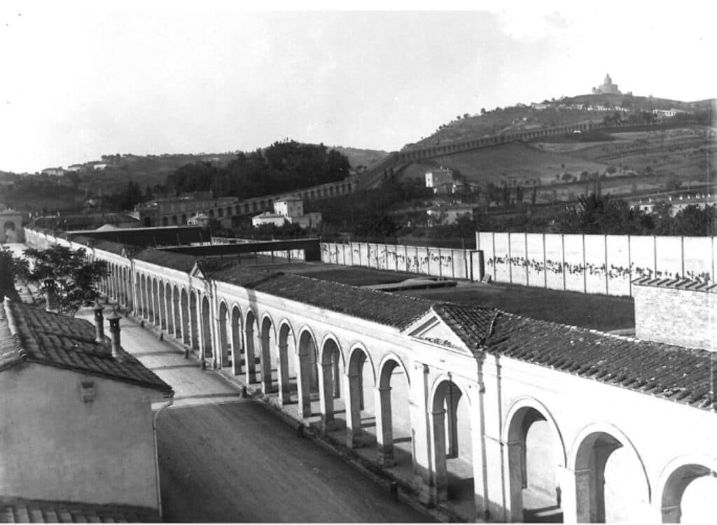 Immagine d'epoca del Portico della Certosa di Bologna