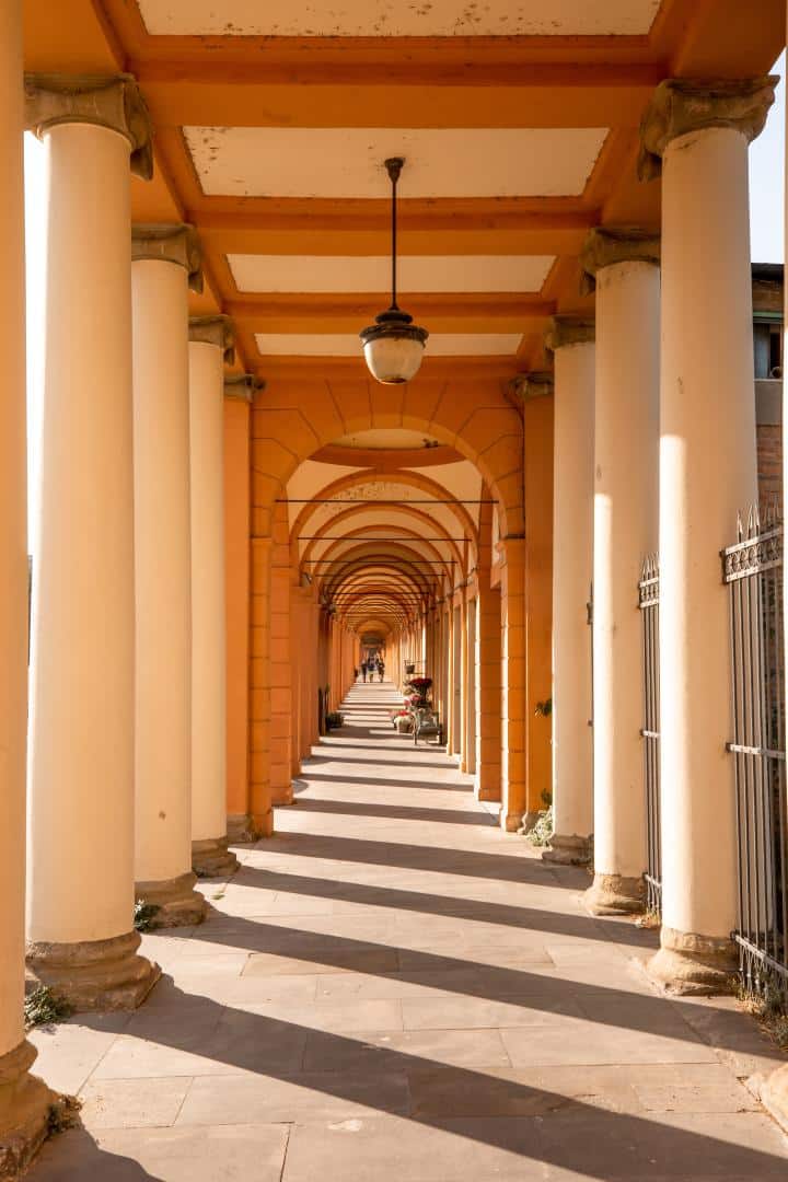 Il Portico della Certosa di Bologna