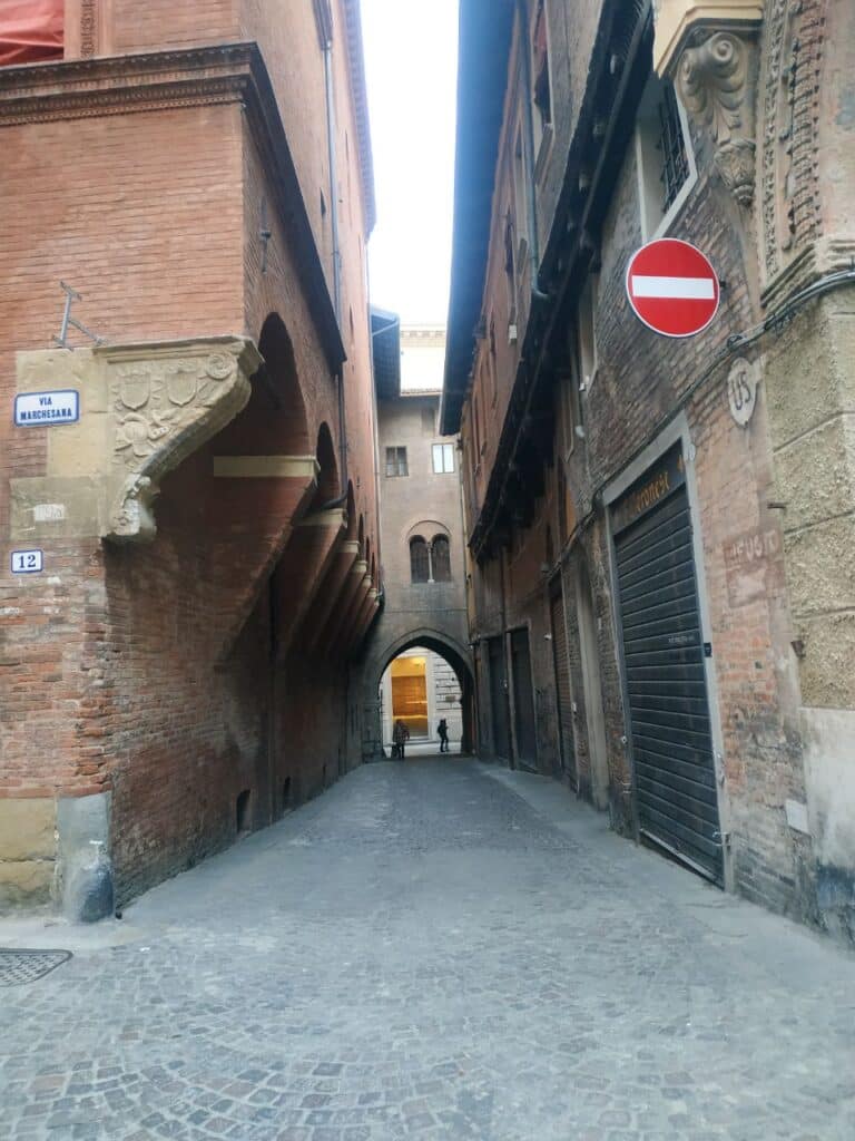 Sporti di Via de Foscherari a Bologna