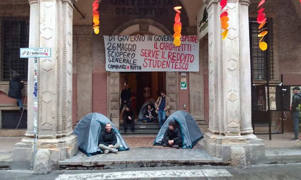 Bologna - Studenti in protesta per il caro Affitti ©RadiaBo