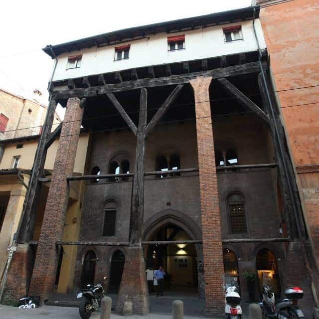 Corte Isolani, a Bologna