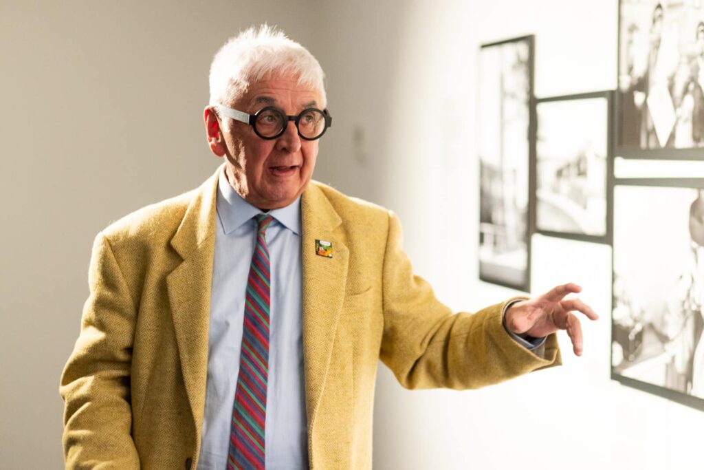 Giorgio Comaschi, durante la mostra "Le foto del Babbo"