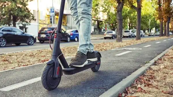 Incidente in monopattino a Bologna