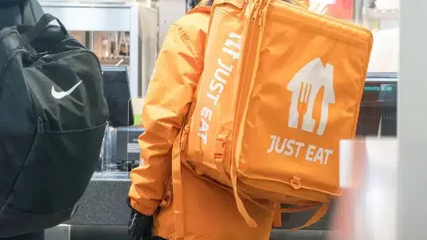 Rider di Just Eat, il Comune di Bologna firma la Carta di Sicurezza Stradale