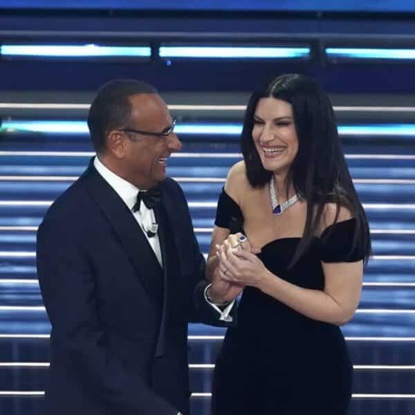 Carlo Conti e Laura Pausini (© Profilo Ufficiale X "Festival di Sanremo")