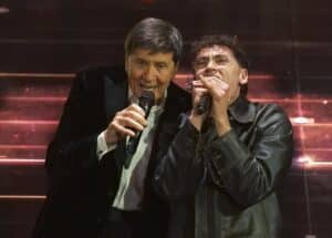 Gianni Morandi e Tredici Pietro serata delle cover del Festival di Sanremo 2026 (© RAI)
