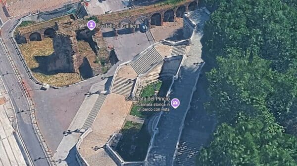 I resti della Rocca di Galliera vicino alla Scalinata del Pincio