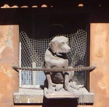 Foto d'epoca della statua di Tago in via Oberdan