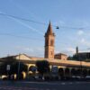 Senzatetto vivono davanti alla chiesa Santissima Annunziata di Bologna