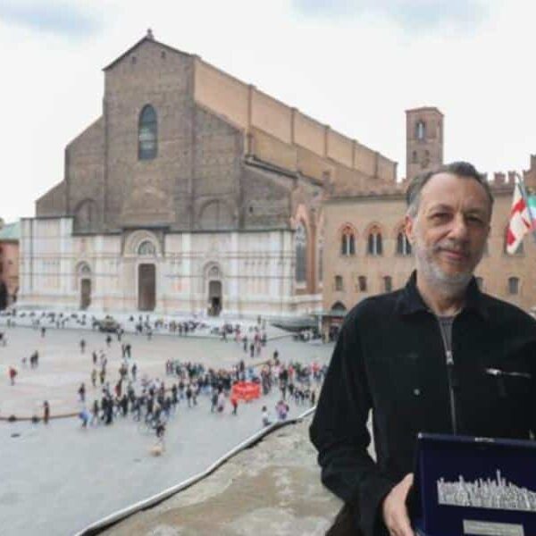 Neffa: "Onorato di ricevere la Turrita d'argento, da Bologna un riconoscimento importante" (©Corriere TV)