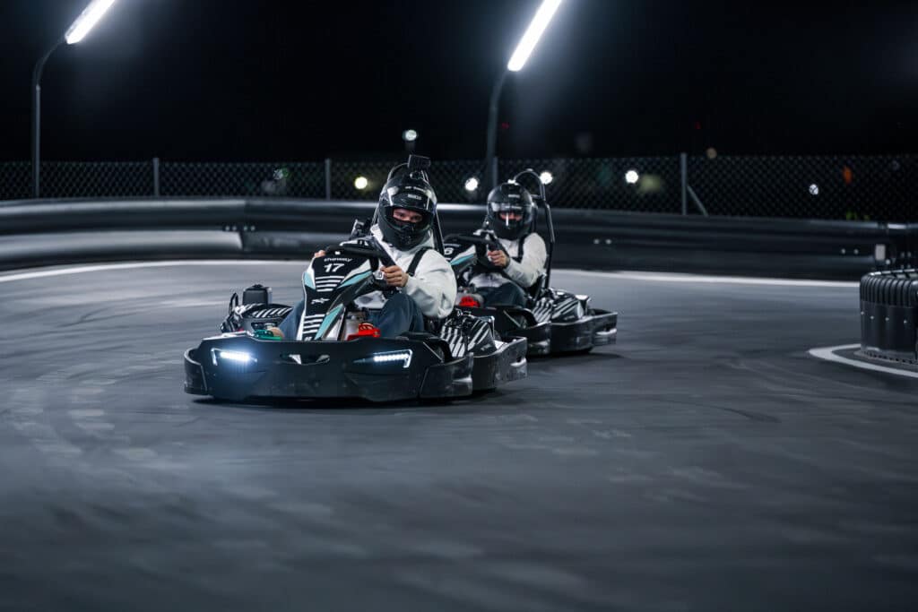 All'inseguimento durante la nostra prova in pista (© theway)