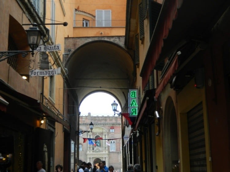 Via Pescherie Vecchie - Bologna