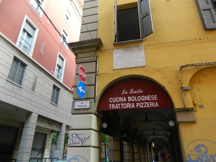 Via Strazzacappe - Bologna