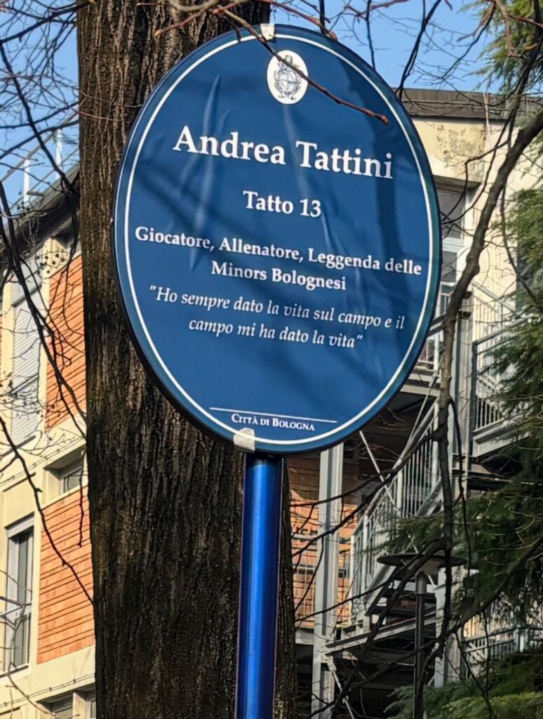 Targa in onore di Andrea "Tatto" Tattini nel "suo" playground