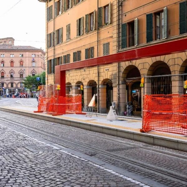 Bologna, pensilina del tram in San Felice