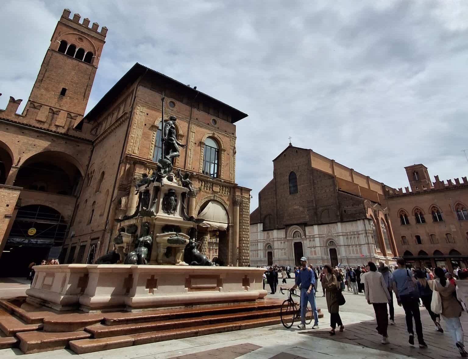 Turismo a Bologna: Piazza del Nettuno
