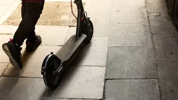 Bologna, il problema dei monopattini elettrici