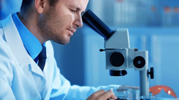 Scienziato (© depositphotos)