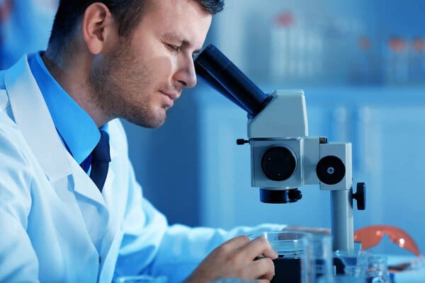 Scienziato (© depositphotos)