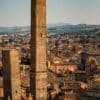 Le Due Torri di Bologna (© Roberto Castano - Pexels)
