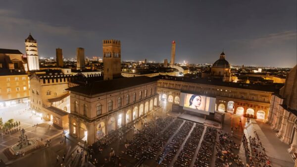 Bologna, maxi schermi in Piazza Maggiore