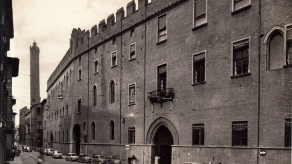 Palazzo Pepoli in via Castiglione da una cartolina1950-60