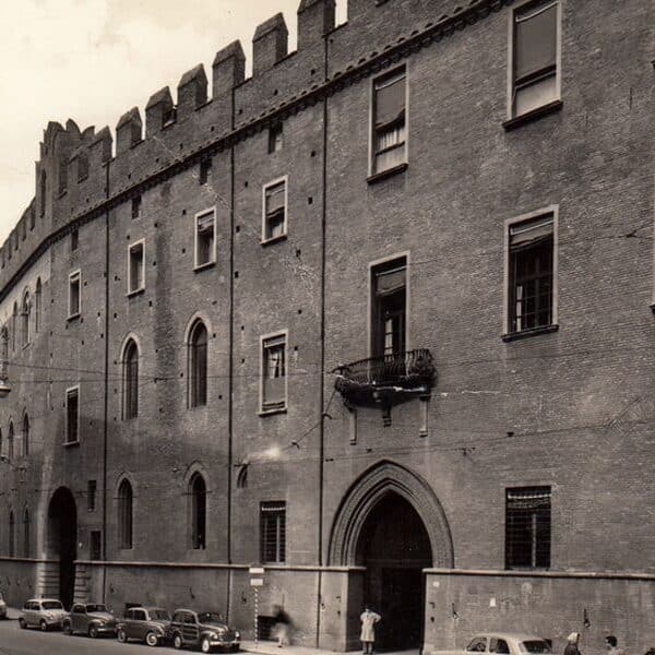 Palazzo Pepoli in via Castiglione da una cartolina1950-60