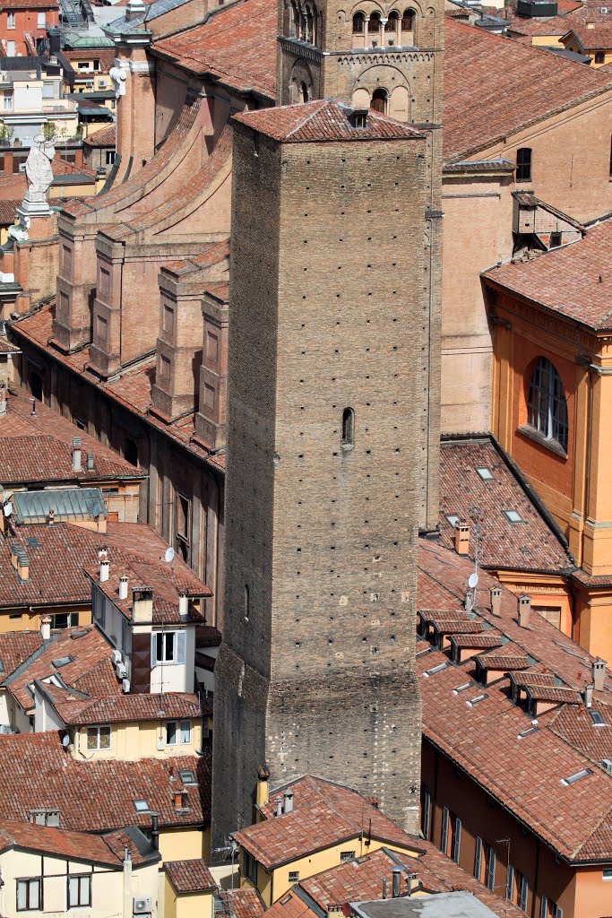 Torre Azzoguidi (© Storia e Origine di Bologna)