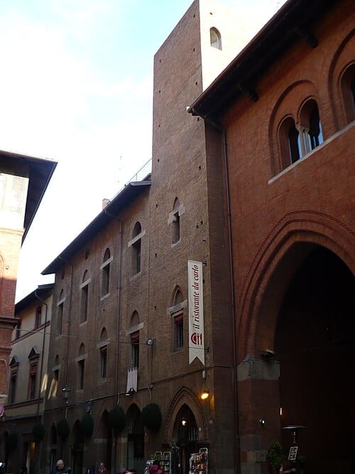 Torre Carrari (© Iko-Neko - Wikipedia)