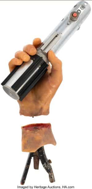 La spada laser e la mano di Luke Skywalker vendute all'asta per 3,5 milioni di dollari