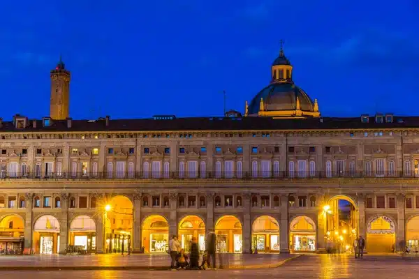 Palazzo dè Banchi, Bologna (© Depositphotos)