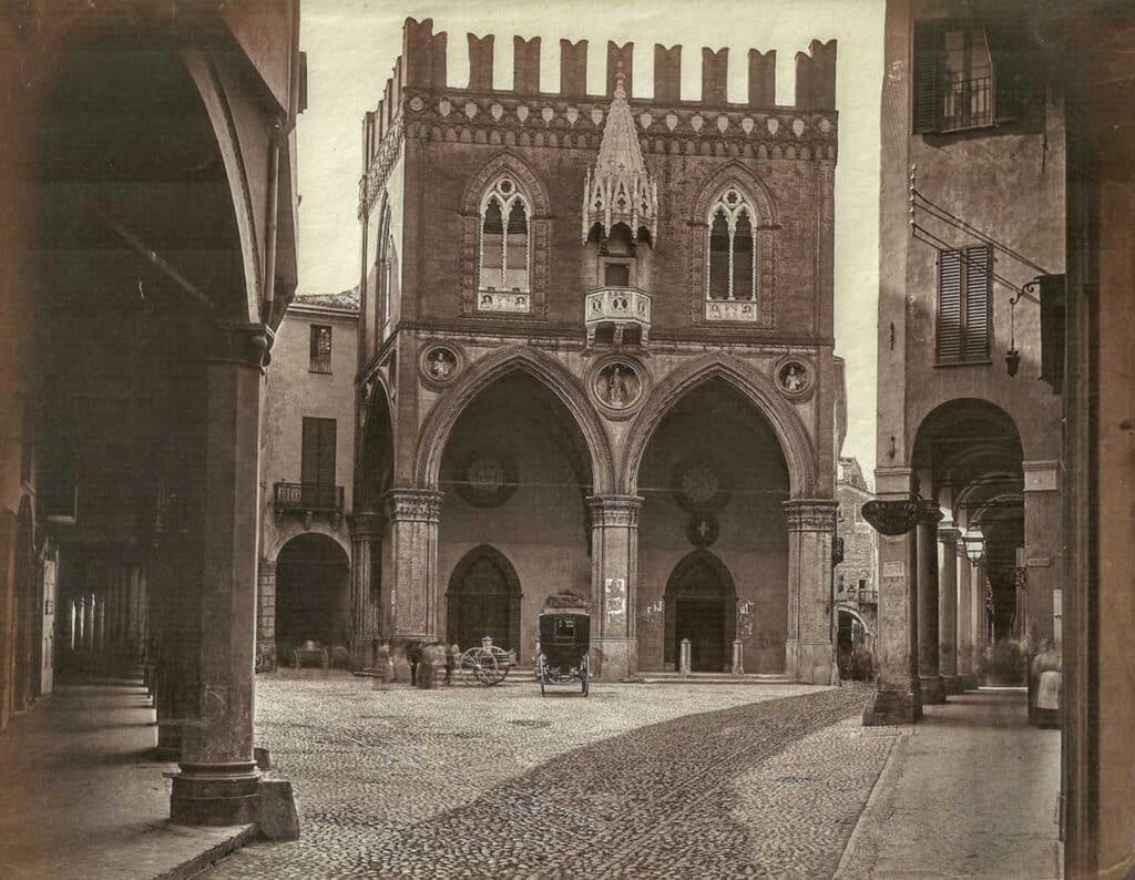 Piazza della Mercanzia (© Comune di Bologna)