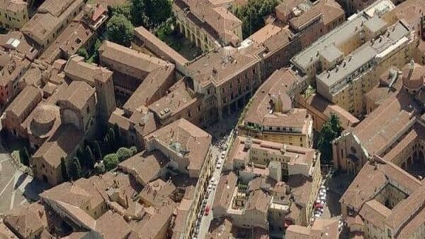 Un tratto di via Santo Stefano dall'alto