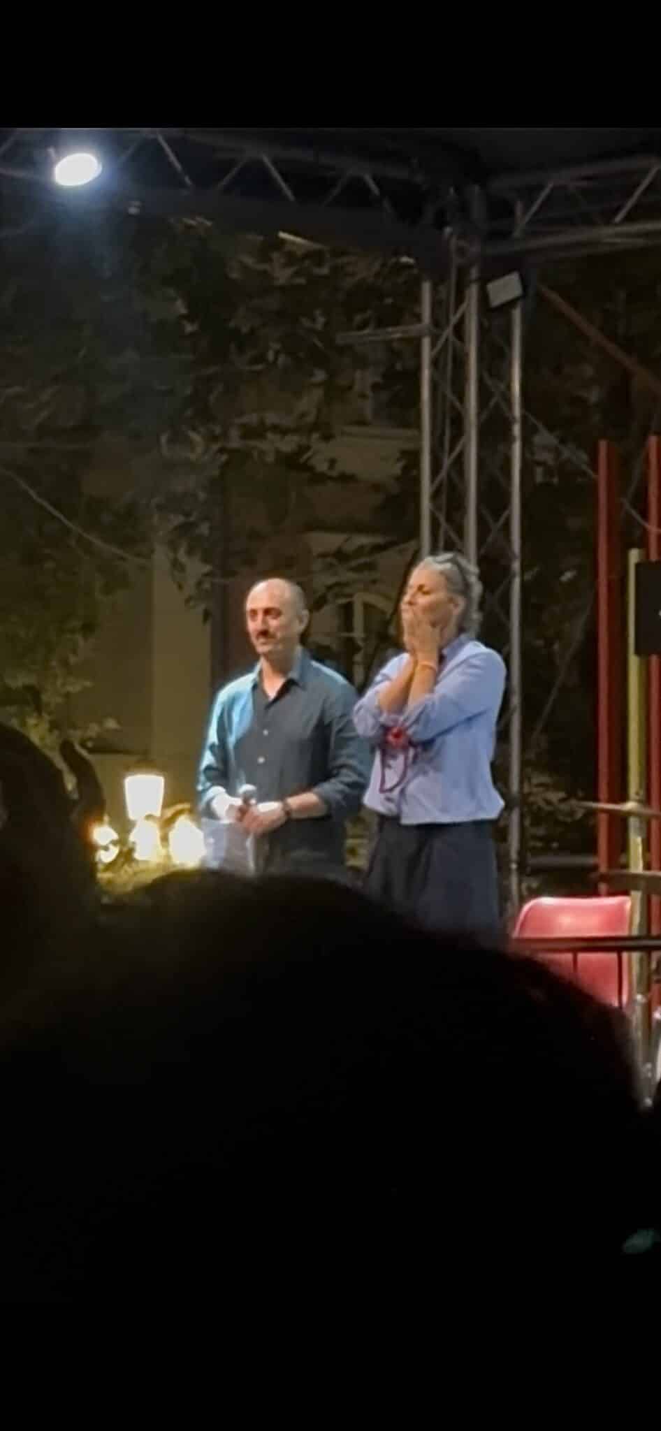 Francesca Albanese saluta il pubblico (© Matteo Cordari x Radiabo)